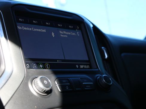 Used 2022 Chevrolet Silverado 2500 LT w/ Convenience Package image 19