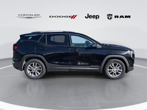 Used 2024 GMC Terrain SLT image 2