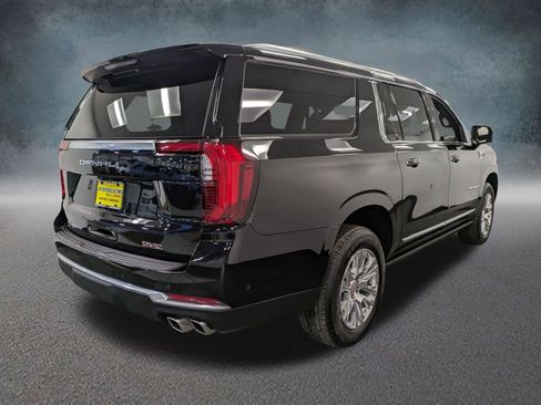 Used 2026 GMC Yukon XL Denali w/ Sun & Power Step Package AWD/4WD image 4