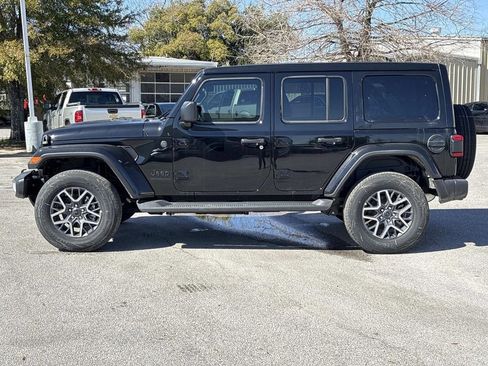 New 2026 Jeep Wrangler Unlimited Sahara AWD/4WD image 2