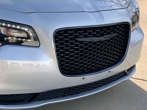 Used 2023 Chrysler 300 Touring w/ Sport Appearance Package image 30