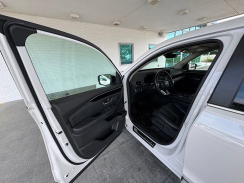 Used 2025 Honda Pilot EX-L image 10