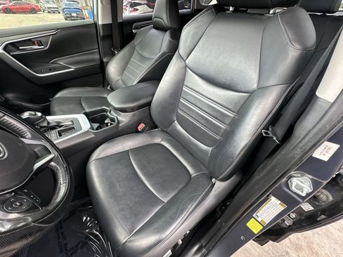 Used 2020 Toyota RAV4 XLE Premium image 13