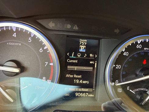 Used 2015 Toyota Highlander Limited Platinum AWD/4WD image 16