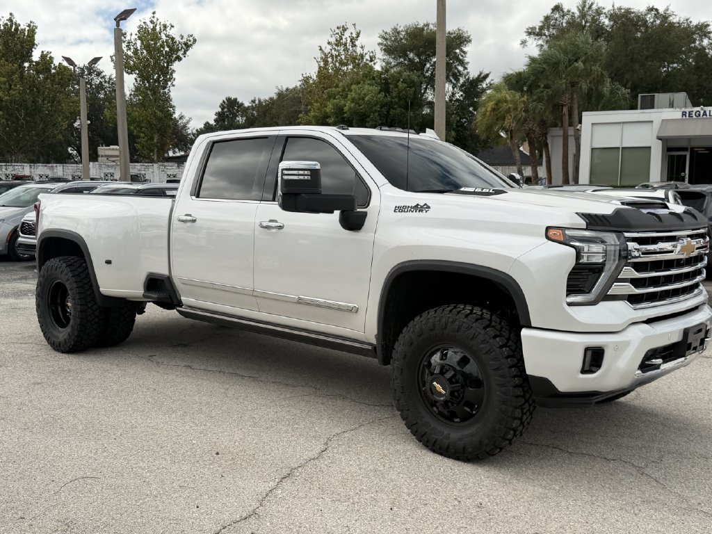 Used 2024 Chevrolet Silverado 3500 High Country w/ High Country Premium Package AWD/4WD image 2