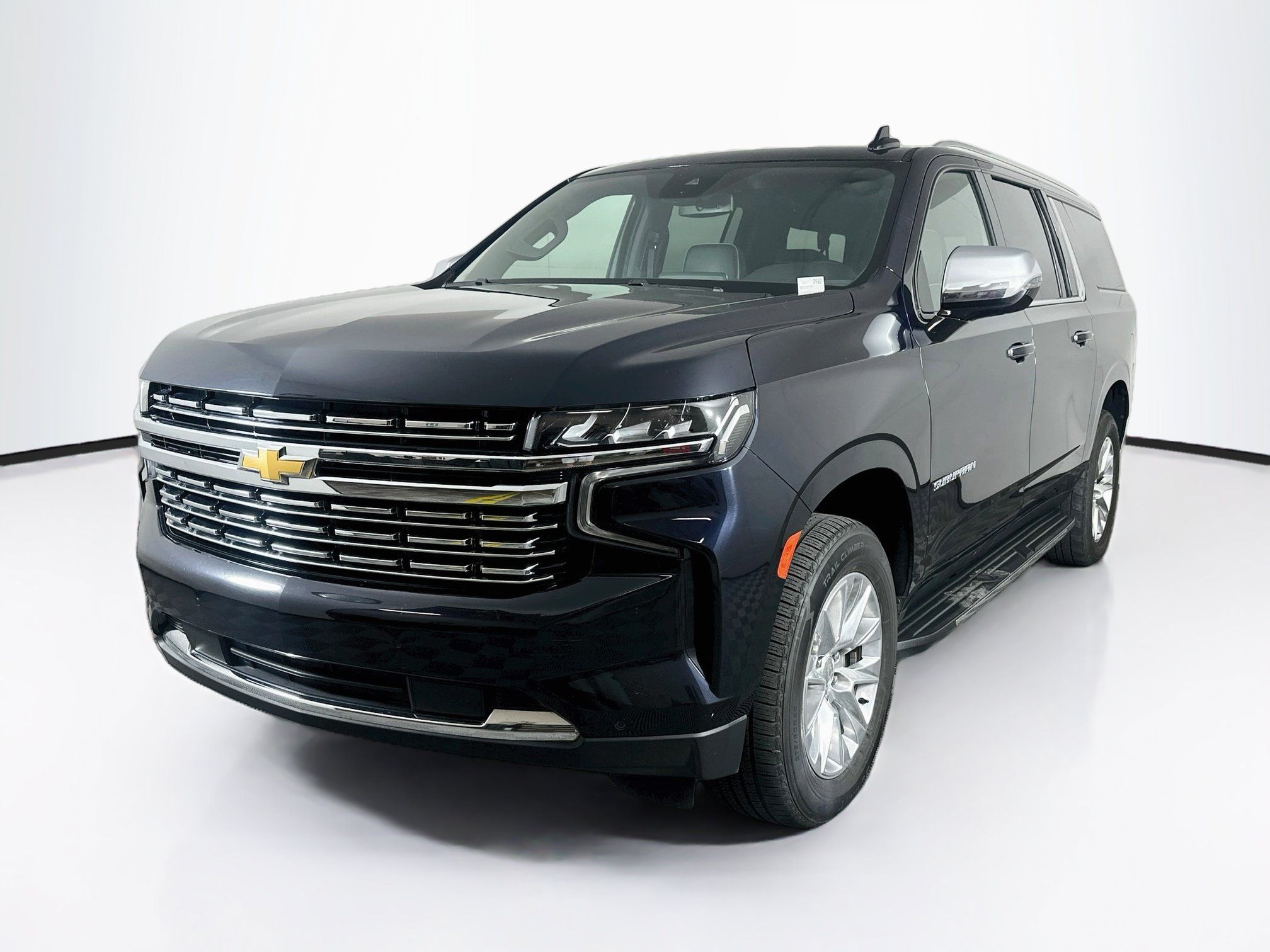 Used 2023 Chevrolet Suburban Premier AWD/4WD image 3