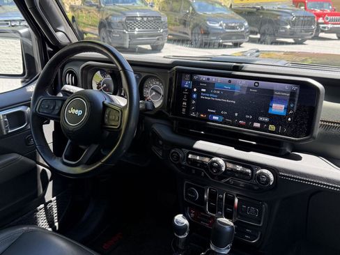 Used 2024 Jeep Gladiator Mojave w/ Safety Group AWD/4WD image 11