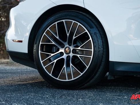 Used 2022 Porsche Taycan image 60