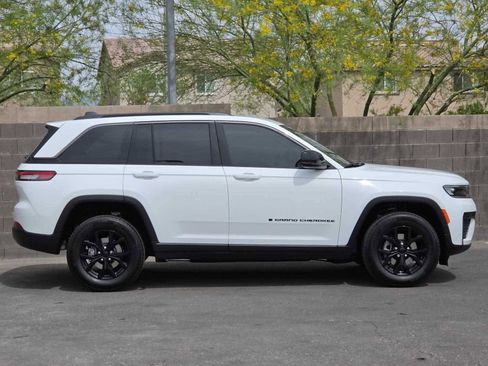 New 2026 Jeep Grand Cherokee Altitude AWD/4WD image 12