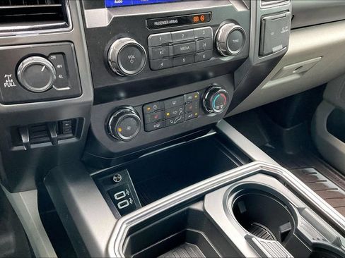 Used 2019 Ford F250 XLT w/ XLT Premium Package AWD/4WD image 25