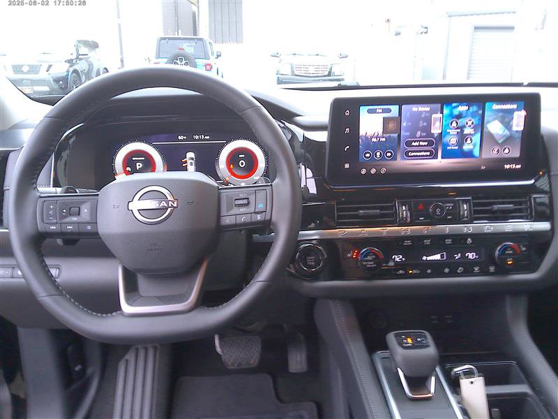 Used 2026 Nissan Pathfinder SL AWD/4WD image 12