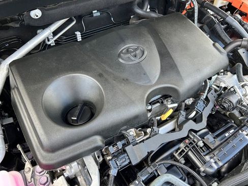 Used 2022 Toyota RAV4 XLE Premium image 31