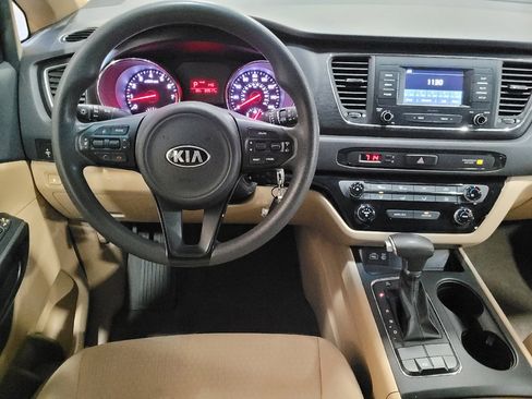Used 2018 Kia Sedona LX FWD image 22