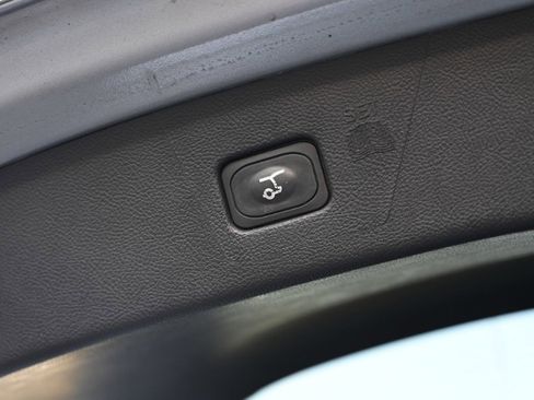 Used 2024 Ford Edge Titanium image 19