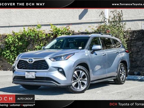 Used 2022 Toyota Highlander XLE image 1