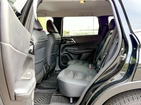 Used 2024 Mitsubishi Outlander AWD image 19