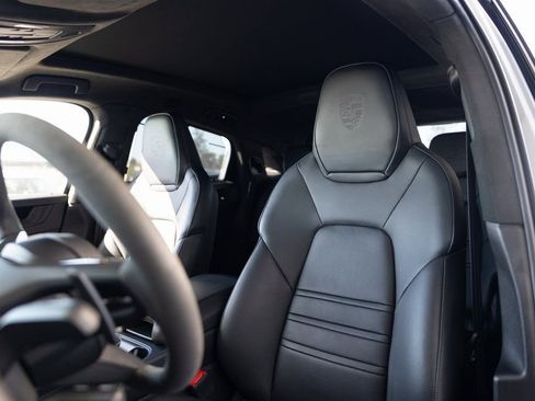 Certified 2025 Porsche Cayenne GTS image 5