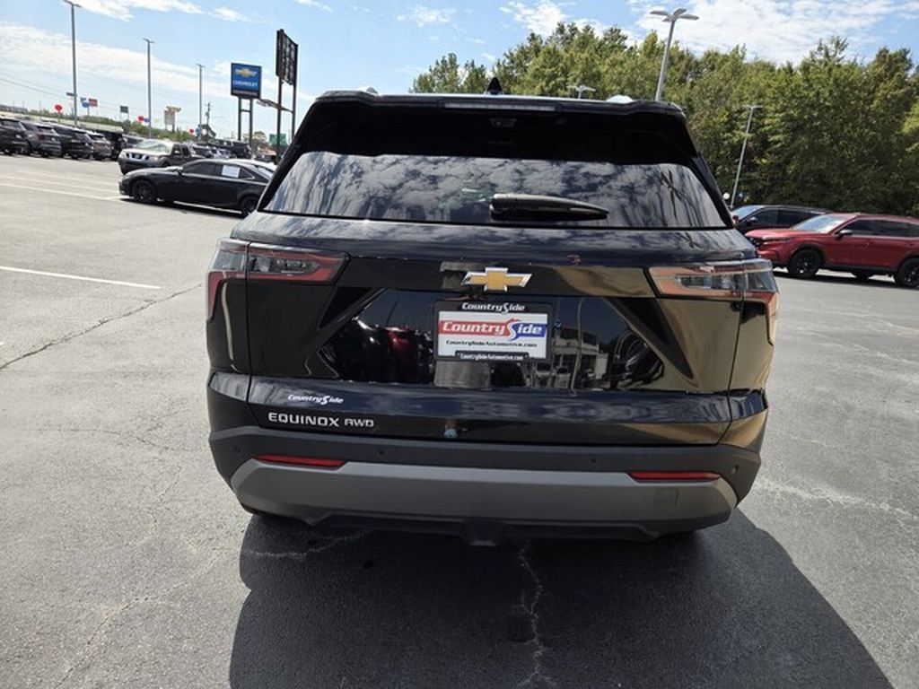 Used 2025 Chevrolet Equinox LT w/ Convenience Package II AWD/4WD image 4