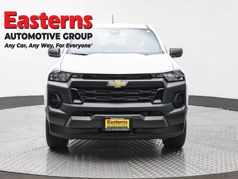 Used 2023 Chevrolet Colorado W/T image 2