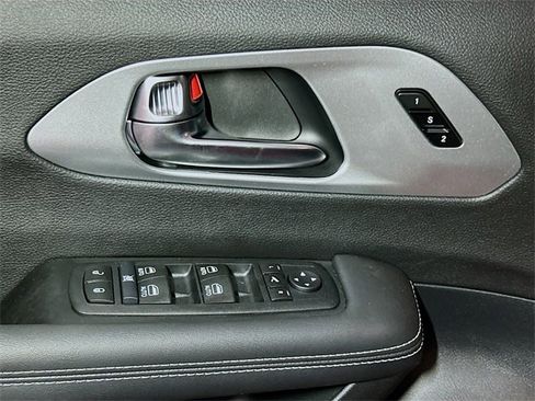 New 2026 Chrysler Pacifica Limited w/ S Appearance Package image 12