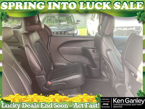 New 2026 Chrysler Pacifica Select image 18