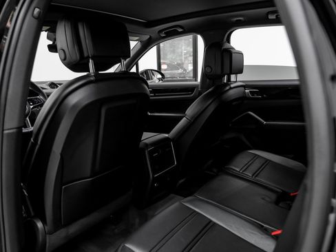Used 2022 Porsche Cayenne image 30