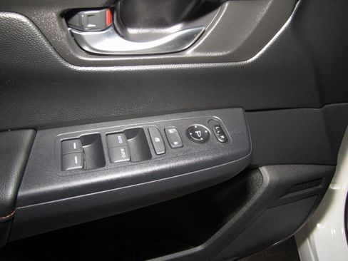 Certified 2025 Honda CR-V Sport image 9