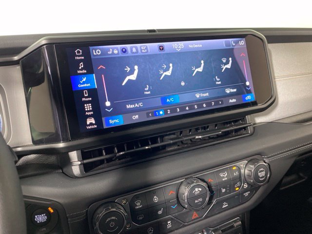 Used 2026 Jeep Wrangler Unlimited Sahara AWD/4WD image 6