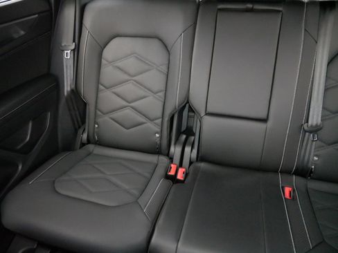 Certified 2025 Volkswagen Atlas Cross Sport SE image 12