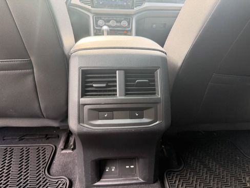 Used 2022 Volkswagen Atlas Cross Sport SEL Premium R-Line AWD/4WD image 18