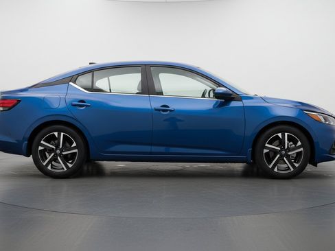 Used 2025 Nissan Sentra SV FWD image 11
