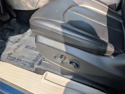 Used 2023 Chrysler Pacifica Touring-L FWD image 23