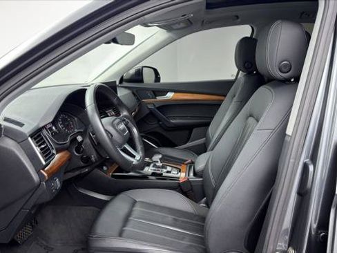 Used 2022 Audi Q5 2.0T Premium w/ Convenience Package AWD/4WD image 9