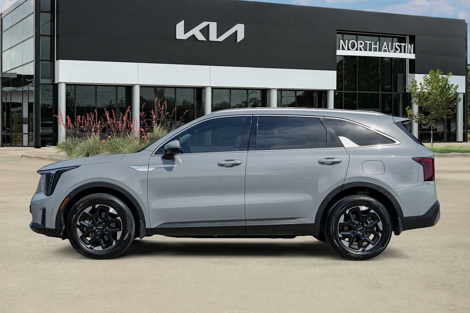 Certified 2025 Kia Sorento S FWD image 3