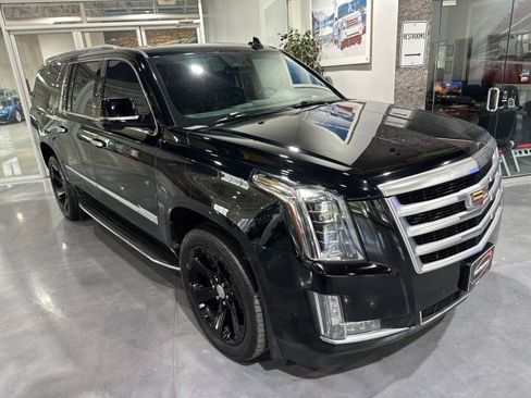 Used 2019 Cadillac Escalade ESV Premium Luxury AWD/4WD image 13