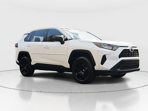 Certified 2022 Toyota RAV4 LE FWD image 3