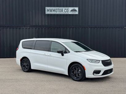 Used 2024 Chrysler Pacifica Limited