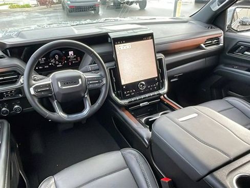 Used 2025 GMC Yukon XL Denali image 14