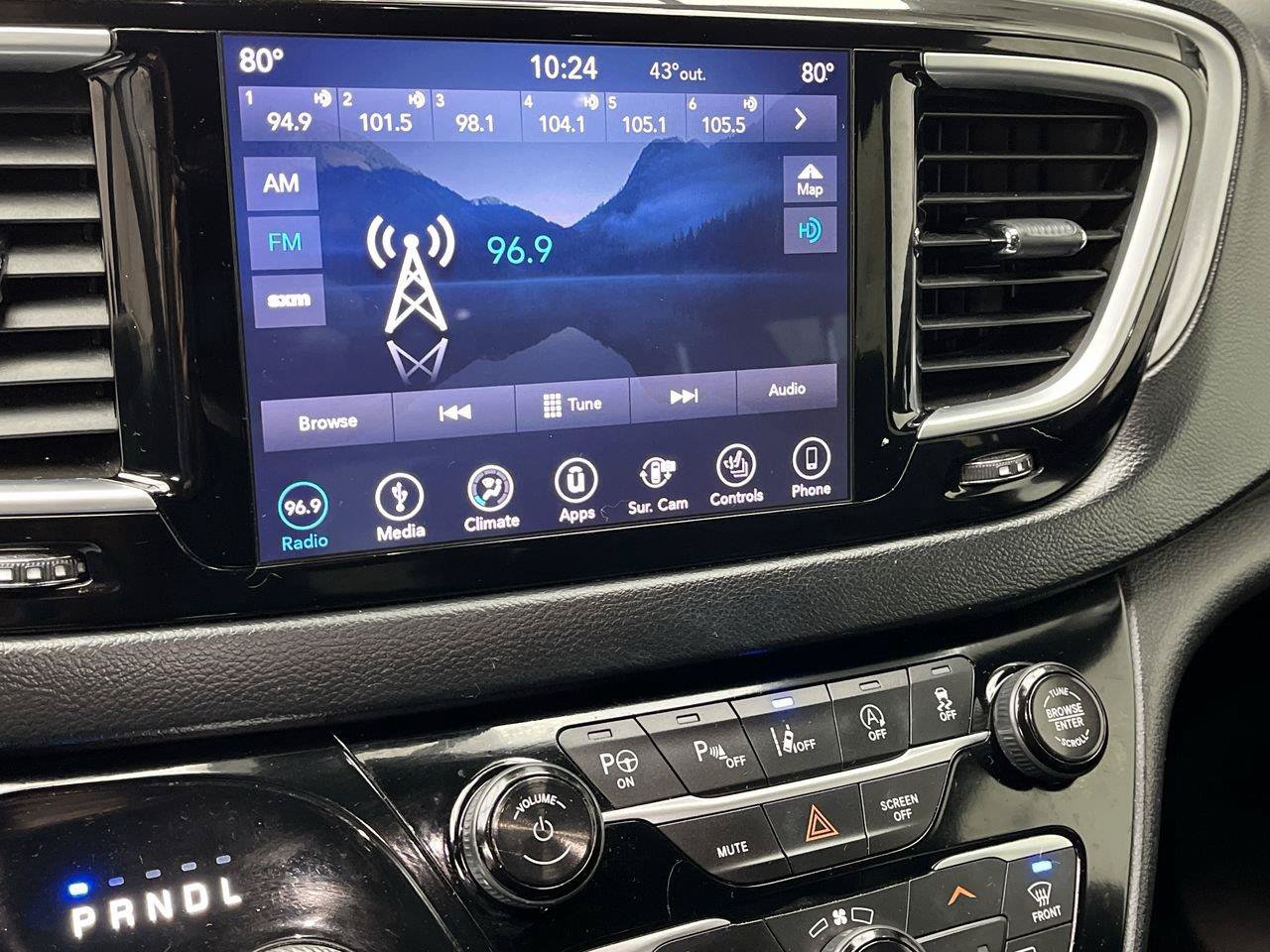 Used 2018 Chrysler Pacifica Touring-L Plus FWD image 18