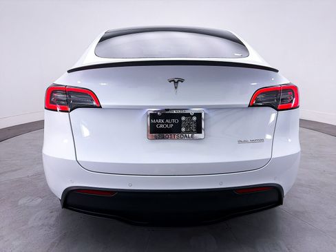 Used 2022 Tesla Model Y Performance AWD/4WD image 12