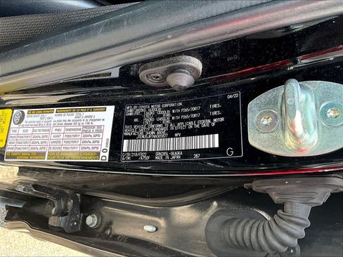Used 2022 Toyota 4Runner SR5 AWD/4WD image 17