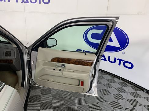 Used 2010 Mercury Grand Marquis LS RWD image 31