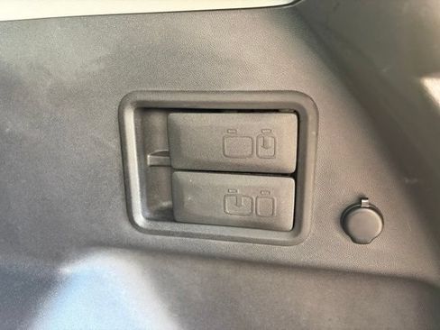 Used 2023 GMC Terrain SLE FWD image 33
