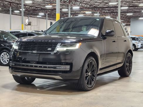 Used 2024 Land Rover Range Rover SE AWD/4WD image 4