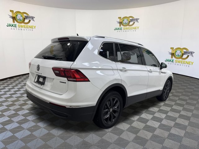 Used 2024 Volkswagen Tiguan SE AWD/4WD image 11