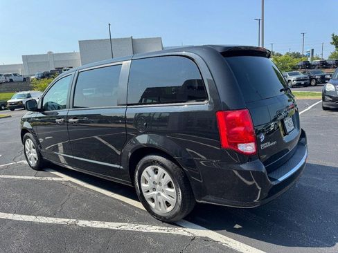 Used 2019 Dodge Grand Caravan SE w/ UConnect Hands-Free Group FWD image 5