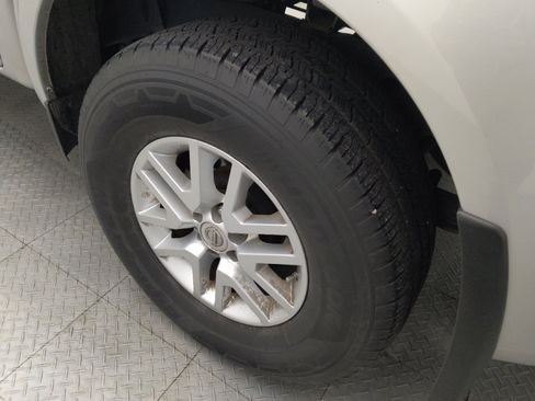 Used 2019 Nissan Frontier SV image 31