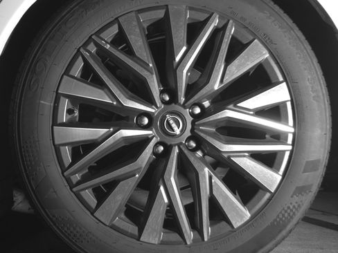 Used 2025 Nissan Altima 2.5 SV FWD image 14