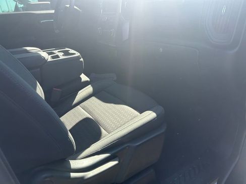 Used 2023 Chevrolet Silverado 1500 Custom image 3