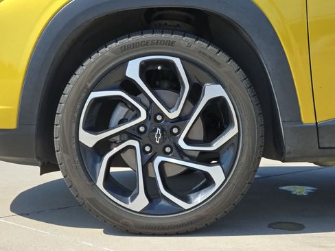 Used 2024 Chevrolet Trax RS w/ Sunroof Package FWD image 12